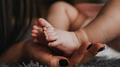 வறுமை: குழந்தையை விற்க முயன்ற பழங்குடியினப் பெண்!