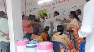 வாக்காளரின் கன்னத்தில் அறைந்த எம்எல்ஏ!
