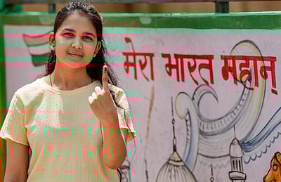 முதல்முறை வாக்களித்த மகிழ்ச்சியில்...