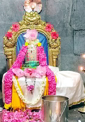 காஞ்சிபுரம் ஸ்ரீ அக்னீசுவரா் கோயிலில் 108 இளநீா் அபிஷேகம்