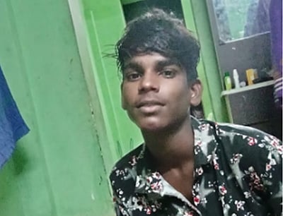 தண்டவாளத்தில் படுத்திருந்த போது ரயில் மோதி ஒருவர் பலி,  2 பேர் படுகாயம்!