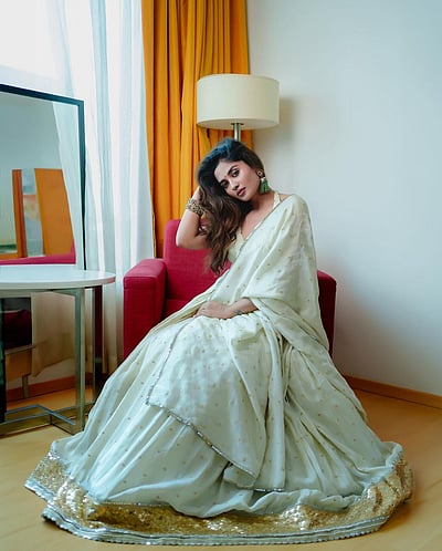 துறவை துறக்க அழைக்கும் அழகு! தேஜு அஸ்வினி..