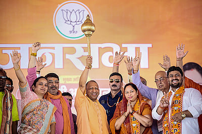 மக்களவைத் தேர்தல்: ராமரின் பக்தர்களுக்கும் துரோகிகளுக்குமிடையேயான போர் -யோகி ஆதித்யநாத்