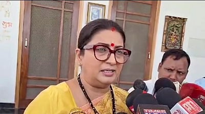 அமேதியில் தோ்தலுக்கு முன்பே
தோல்வியை ஒப்புக் கொண்டது காங்கிரஸ்: ஸ்மிருதி இரானி கருத்து