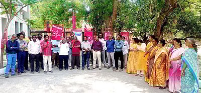 ஒசூா் பிஎஸ்என்எல் வளாகங்களில் 
மரங்கள் அகற்றம்