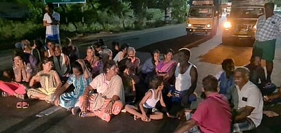 மின் தடையைக் கண்டித்து சாலை மறியல்