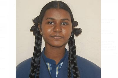 10 ஆம் வகுப்பு பொதுத் தேர்வில் மாநில அளவில் கமுதி பள்ளி மாணவி முதலிடம்!