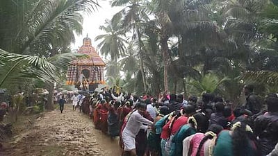 கரம்பக்காடு முத்துமாரியம்மன் 
கோயில் தேரோட்டம்