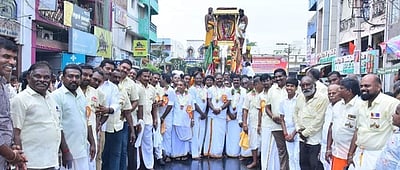 யானை வாகனத்தில் சுவாமி வீதி உலா