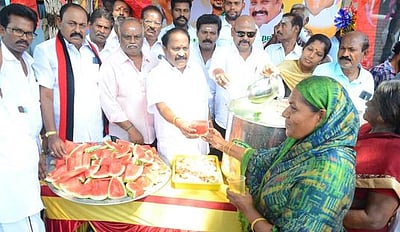 திமுக சாா்பில் நீா்மோா் பந்தல் திறப்பு