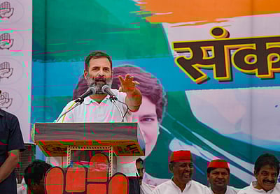 ஒரு நாளில் 3 முறை உடை மாற்றுகிறார், விலையோ லட்சம், யார் வாங்கித் தருகிறார்கள்? ராகுல் கேள்வி!