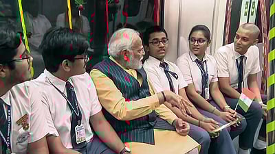 ‘எதிர்காலம் எண்ணற்ற சாத்தியங்களைக் கொண்டுள்ளது’ : சிபிஎஸ்இ மாணவர்களுக்கு மோடி வாழ்த்து!