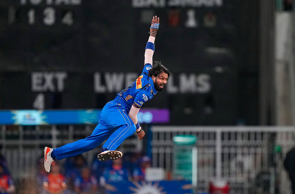 பந்து வீச்சில் 2 விக்கெட்டுகள் எடுத்தார் கேப்டன் ஹார்திக்