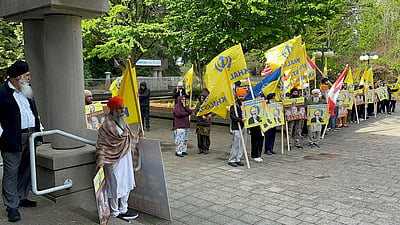 நிஜ்ஜார் கொலை வழக்கு: நீதிமன்றத்துக்கு முன் குவிந்த சீக்கியர்கள்!