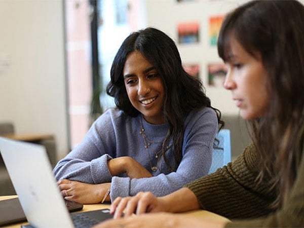 வெளிநாடு செல்லும் மாணவா்களின் சவால்கள்!