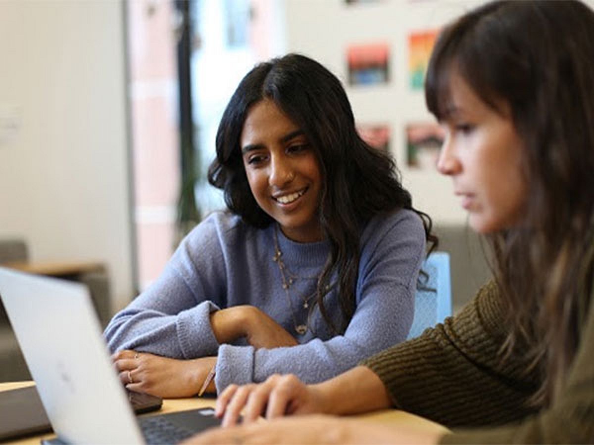 வெளிநாடு செல்லும் மாணவா்களின் சவால்கள்!