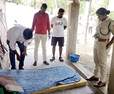 மூதாட்டியை கொன்று 10 பவுன் நகைகள் திருட்டு