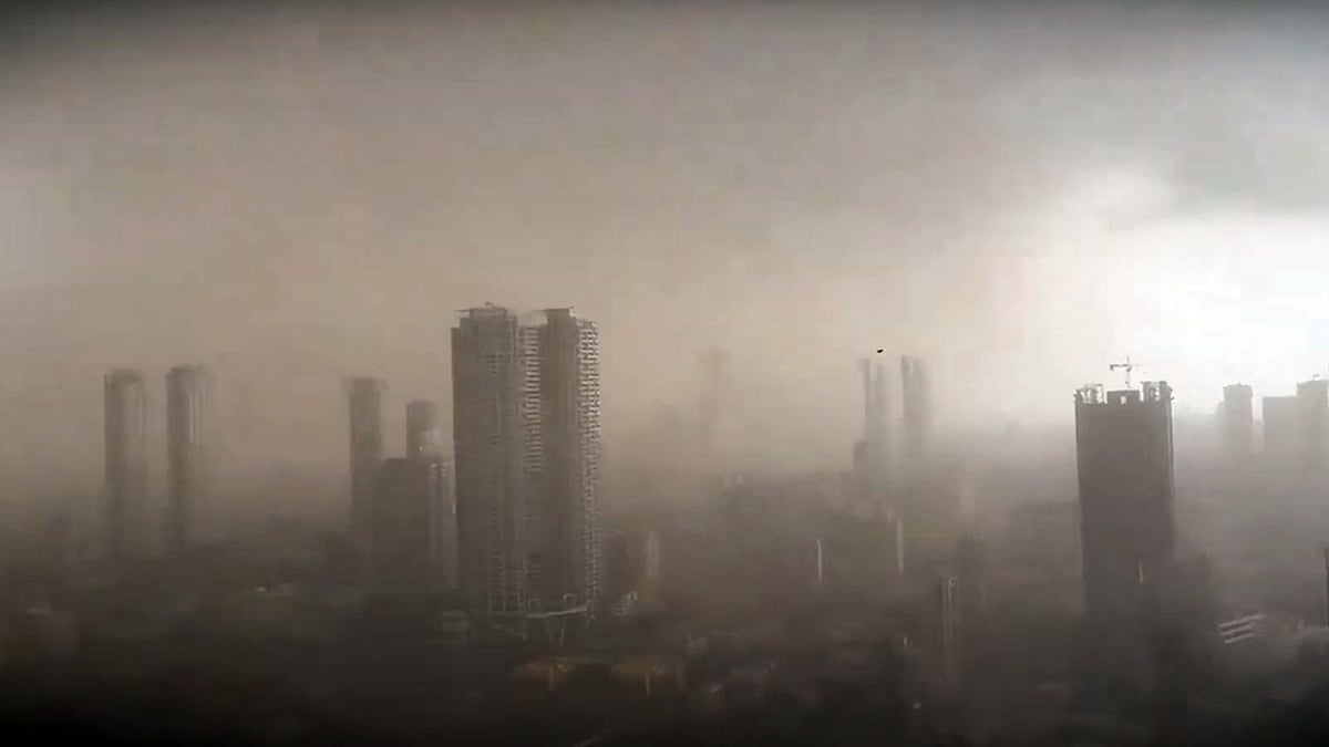 மும்பையில் வீசிய புழுதிப் புயல்