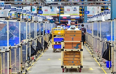 ஆச்சரியம் அளித்த ஃபிளிப்கார்ட்.. 6 ஆண்டுகளுக்கு முன்பு ஆர்டர் போட்ட காலணி வீடு வந்தது!