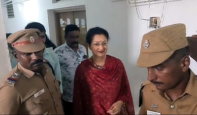 நில மோசடிப் புகாா் அளித்த
நடிகை கௌதமியிடம் விசாரணை