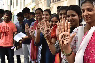 10-ம் வகுப்புத் தேர்வில் மாநில அளவில் 15-வது இடம்பிடித்த தஞ்சை!