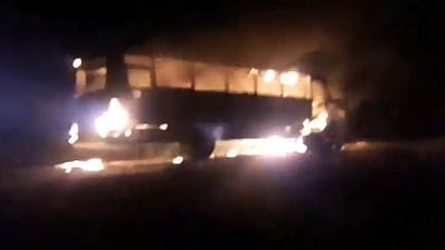 பேருந்தில் தீ: 4 வாக்கு இயந்திரங்கள் நாசம்!