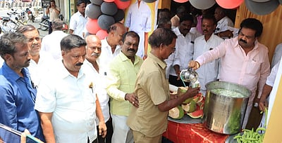 திமுக சாா்பில் தண்ணீா் பந்தல் திறப்பு