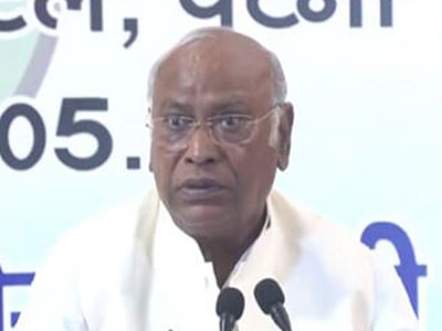 பாடநூல்களில் அரசமைப்பு முகப்புரை நீக்கம்:
‘வகுப்புவாதத்தை திணிக்க முயற்சி’: காங்கிரஸ்