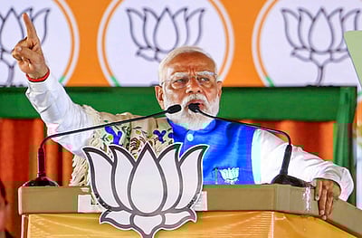 கடவுள் ராமரை மீண்டும் கூடாரத்துக்கு கொண்டுசெல்ல காங்கிரஸ் சதி: பிரதமா் மோடி