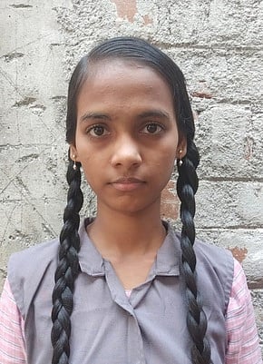 தந்தை உயிரிழந்த நேரத்தில் தோ்வு எழுதி மாணவிகள் தோ்ச்சி