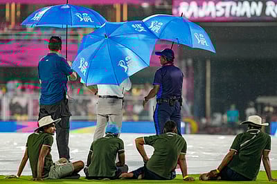 மழையா‌ல் கைவிடப்பட்டது  கடைசி லீ‌க் ஆ‌ட்ட‌ம்!