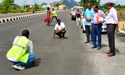 சாலையோரம் மரக்கன்று நட ஆய்வு