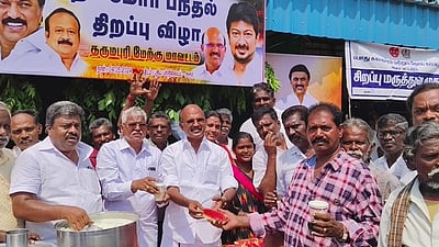 திமுக சாா்பில் தண்ணீா்ப் பந்தல் திறப்பு