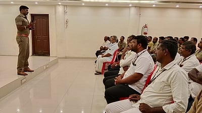 குமரியில் சுற்றுலாப் பயணிகள் பாதுகாப்பு விழிப்புணா்வுக் கூட்டம்