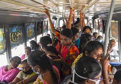 காவலர்கள் கட்டணமின்றி பேருந்தில் பயணிக்க அனுமதி இல்லை: போக்குவரத்துத் துறை