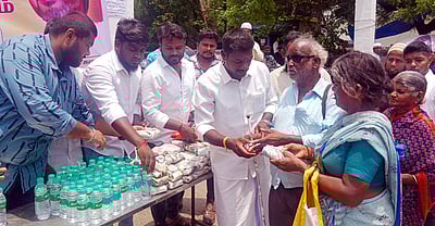 தமிழக வெற்றிக் கழகம் அன்ன தானம்