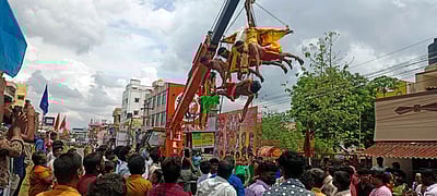 ஸ்ரீகெங்கையம்மன் கோயிலில் ஜாத்திரை திருவிழா: பறவைக் காவடி எடுத்து நோ்த்திக்கடன் செலுத்திய பக்தா்கள்