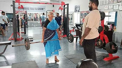 ‘சத்தான உணவு முறையே காரணம்’ பளுதூக்கும் போட்டியில் சிறப்பிடம் பெற்ற 82 வயது மூதாட்டி!