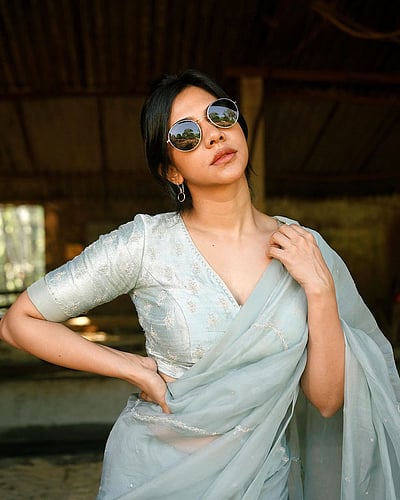 சேலையில் தேவதை! மடோனா செபாஸ்டியன்...