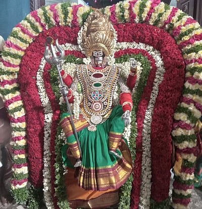 ரேணுகா பரமேஸ்வரி கோயிலில்
ஊரணி பொங்கல் வழிபாடு