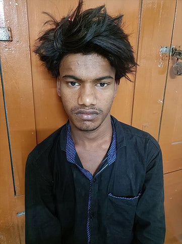 பேருந்தில் கைப்பேசி திருடியவா் சிக்கினாா்