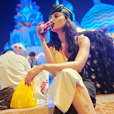 யாரோ இவர் யாரோ? அந்த ஓவியாவேதான்...