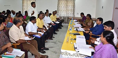 கிராமப்புறங்களில் தடையின்றி குடிநீா் விநியோகம்: மாவட்ட கண்காணிப்பு அலுவலா் உத்தரவு