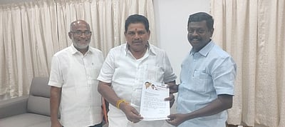 பாவூா்சத்திரத்தில் நாட்டின நாய்கள் ஆராய்ச்சி மைய
கட்டுமான பணிகளை விரைவுபடுத்த திமுக வலியுறுத்தல்