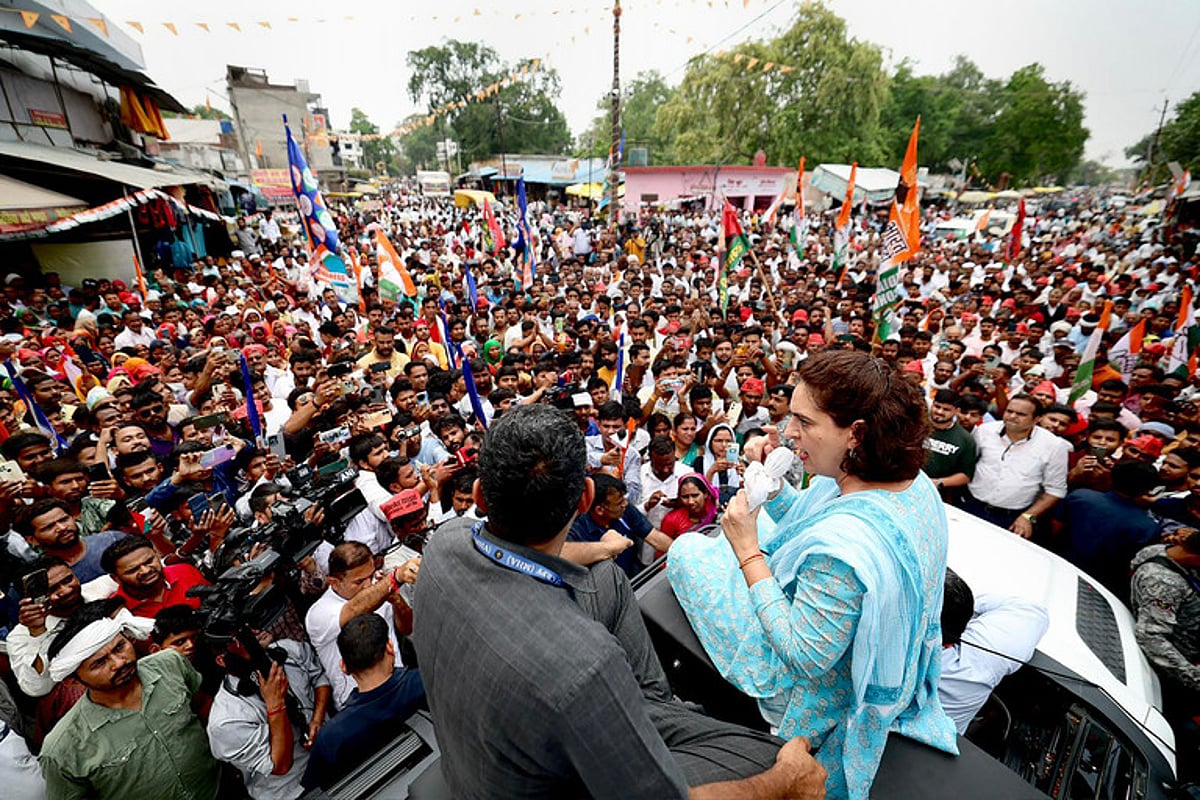 பிரியங்காவின் பேரணியில் கட்சிக் கொடிகளுக்கு அனுமதி!