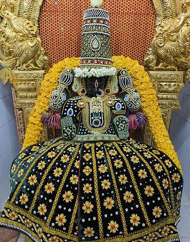 அட்சய திருதியை:
பத்மாவதி தாயாருக்கு முத்தங்கி அலங்காரம்