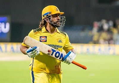 9-வது வீரராக எம்.எஸ்.தோனி களமிறங்க காரணம் என்ன? பயிற்சியாளர் பதில்!