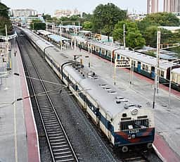 நீட் மறுதேர்வு: வார நாள்கள் அட்டவணைபடி சென்னை புறநகர் ரயில்கள் இயக்கம்!