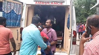 சேலம்: லாரி,பேருந்து மீது இருசக்கர வாகனம் மோதி 5 பேர் பலி