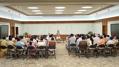 பிரதமர் இல்லத்தில் தேநீர் விருந்து